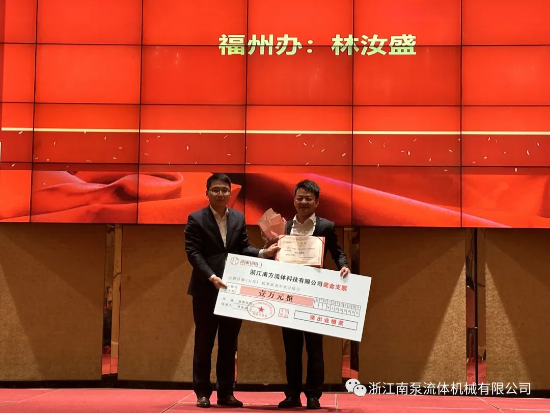 《突出業(yè)績獎(jiǎng)》，獲獎(jiǎng)?wù)邽楦Ｖ蒉k林汝盛