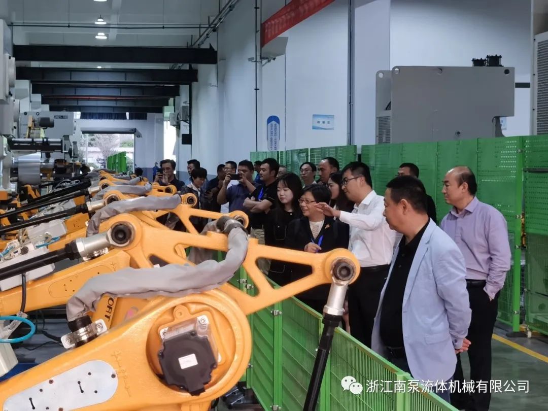 在會(huì)議結(jié)束后，與會(huì)的專家團(tuán)隊(duì)參觀了浙江南泵流體機(jī)械有限公司。